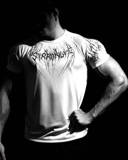 Polo blanco hombre muscle fit gym diseño gótico negro