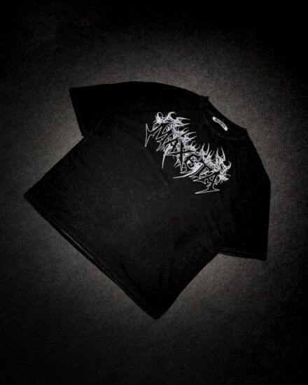 Polo negro oversize hombre acid wash diseño gótico never back down espalda